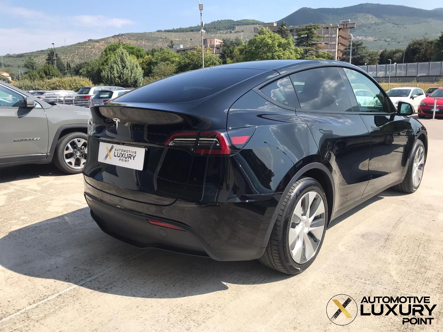 Tesla Model Y Long Range AWD